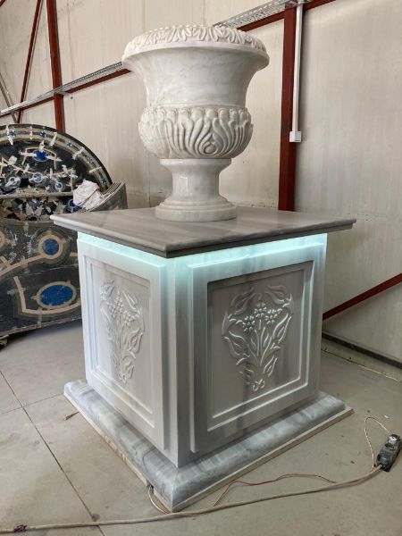 Picture of Garden pedestal with planter